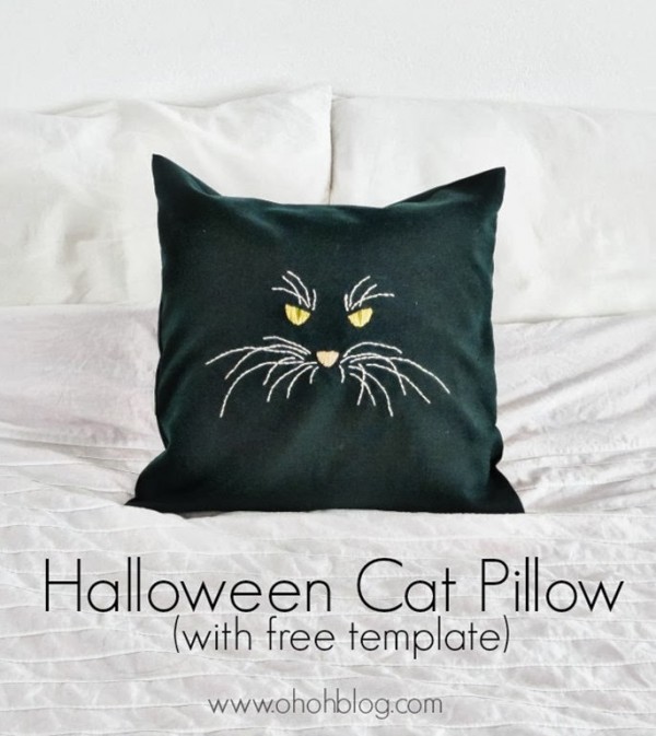 \"Halloween-cat-pillow_thumb-25255B5-25255D\"